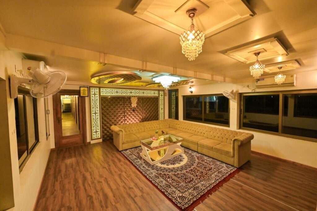 Luxury houseboats in Alleppey Premium lounge