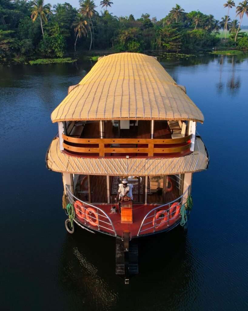 Luxury houseboats in Alleppey Comfortable floating